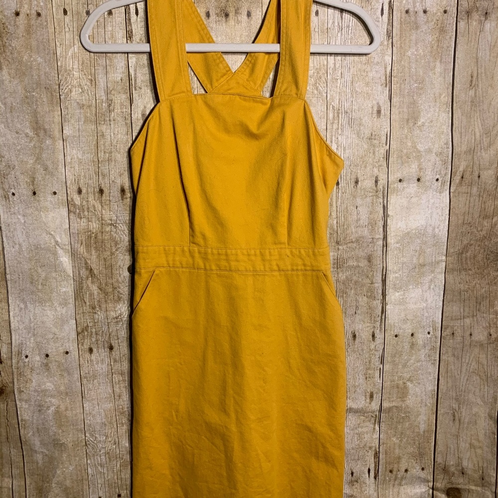 Cute ruffled dress able to use long sleeve